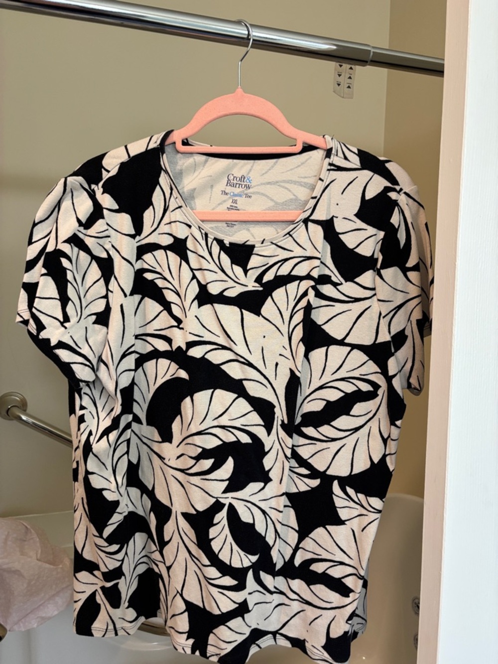 croft & barrow Black and White Leaf-Print Short Sleeve Tee